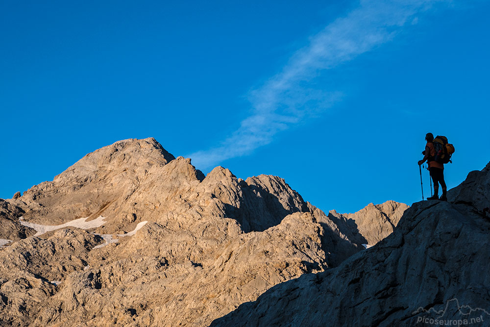 Objetivo a la vista, al fondo Torre Blanca